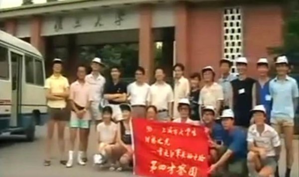配资网上 “宁王”联创，豪捐10亿
